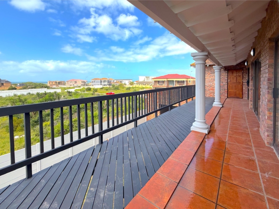 4 Bedroom Property for Sale in Bluewater Bay Eastern Cape